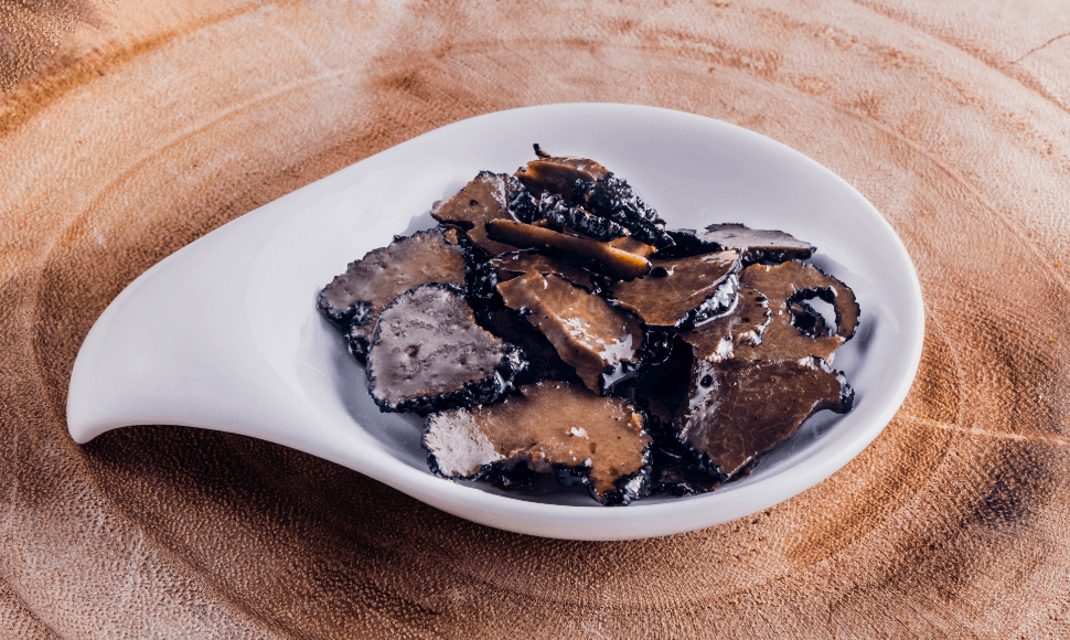 Carpaccio di tartufi estivi in olio extravergine di oliva