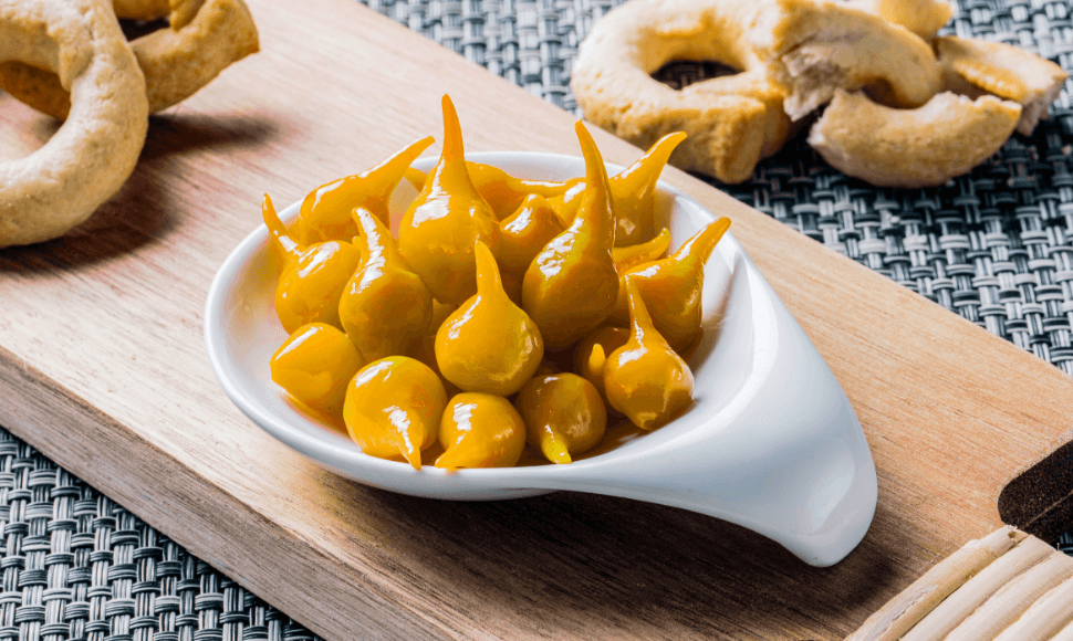 Peperoncini gialli a goccia in agrodolce